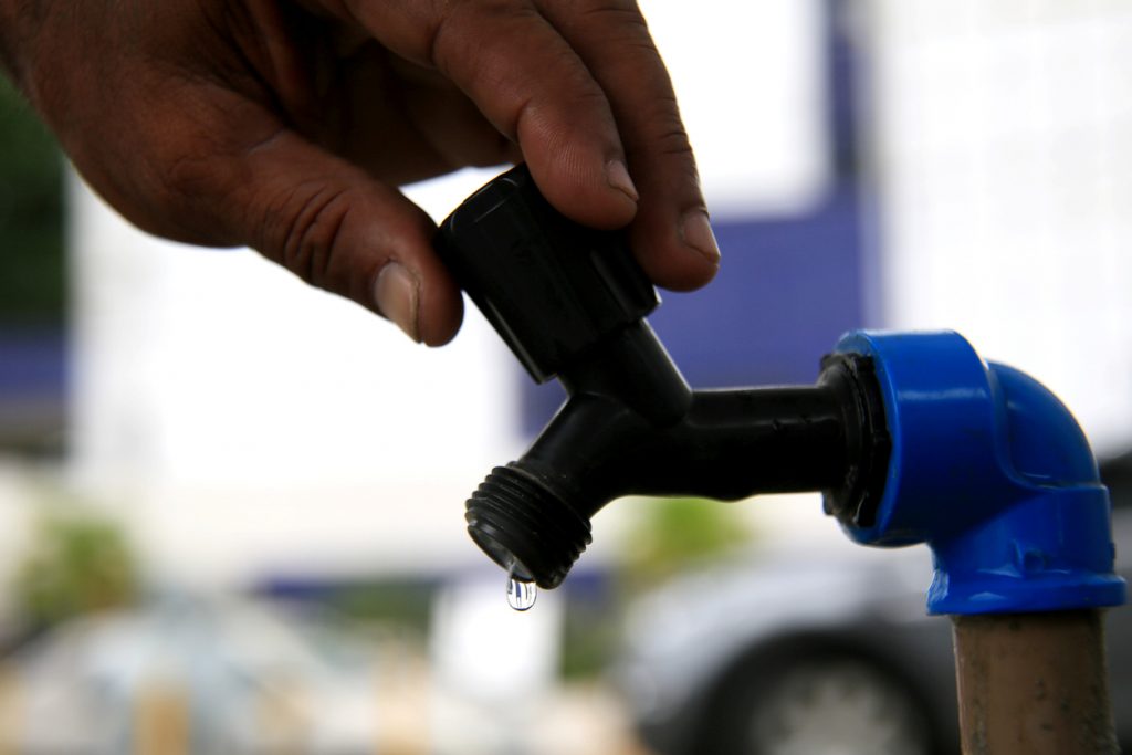 Manutenção preventiva de caixa d’água.